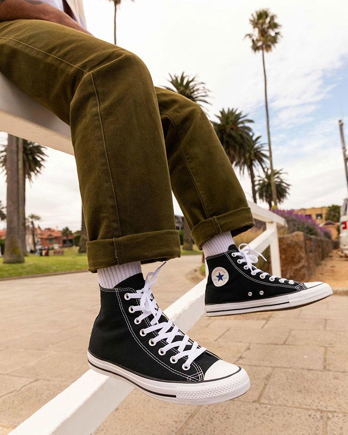 Giải mã câu hỏi Converse cổ cao hay thấp đẹp cho các tín đồ thời trang