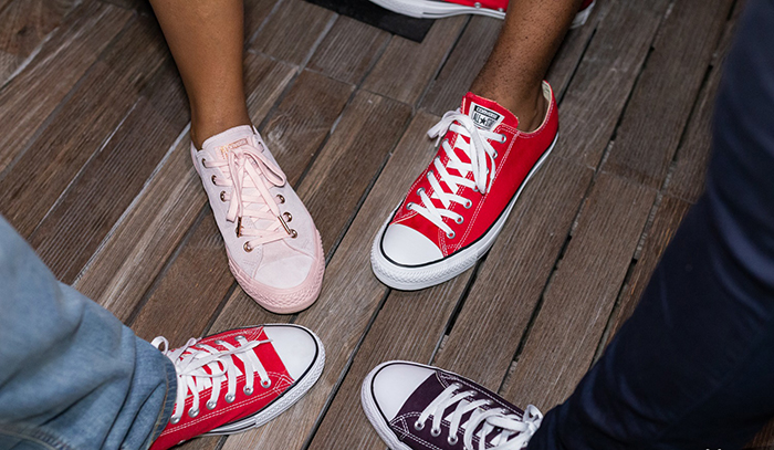 Vững tâm tiến về phía trước khi đã có đôi giày Converse Canvas trên chân