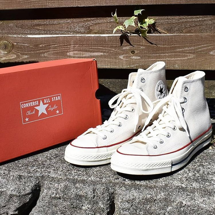 Vững tâm tiến về phía trước khi đã có đôi giày Converse Canvas trên chân