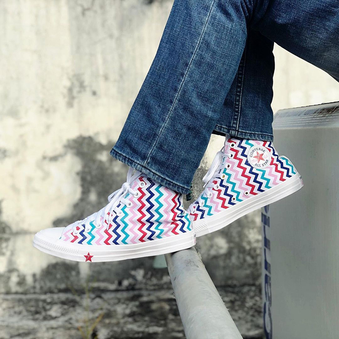 Vững tâm tiến về phía trước khi đã có đôi giày Converse Canvas trên chân