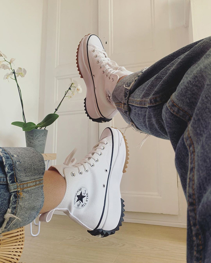 Độ “hot” của những mẫu giày Converse full trắng chưa bao giờ hạ nhiệt