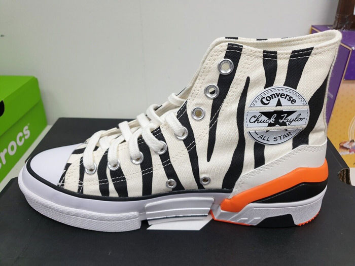 Đổi mới phong cách cùng giày Converse hoạ tiết vằn