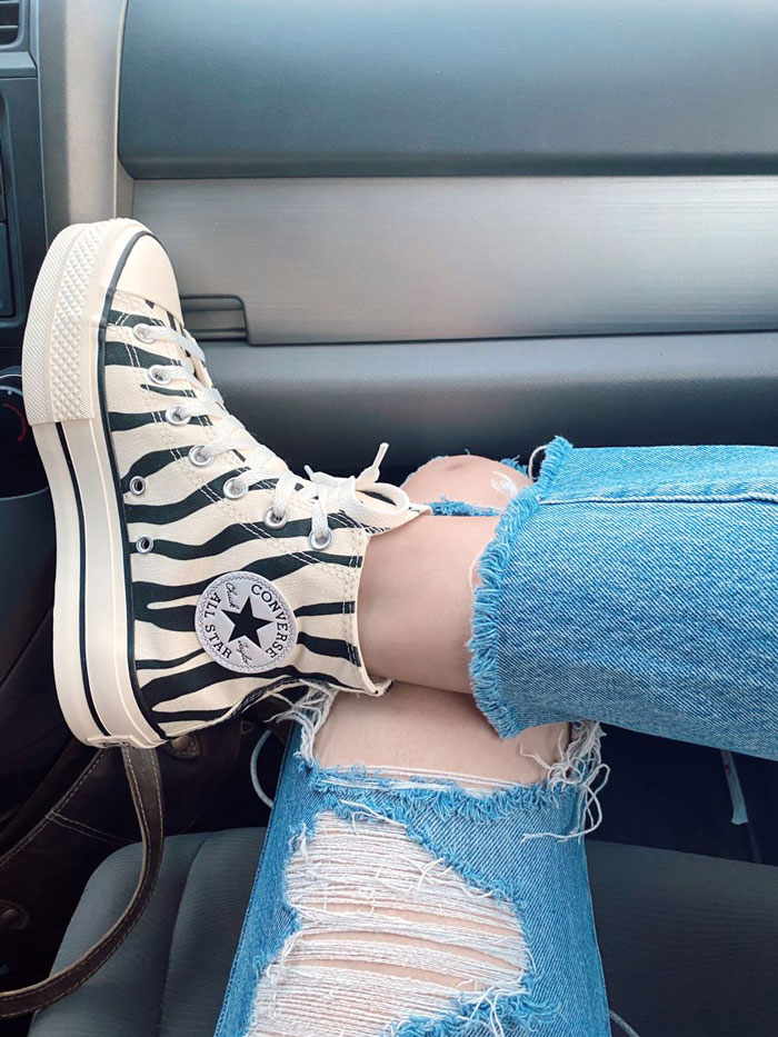 Đổi mới phong cách cùng giày Converse hoạ tiết vằn
