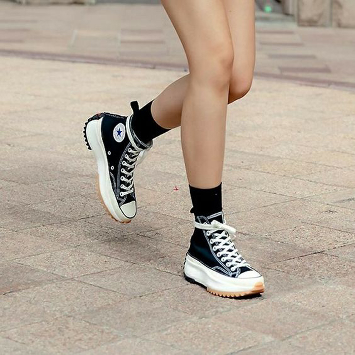 Giải đáp thắc mắc giày Converse Run Star Hike giá bao nhiêu?