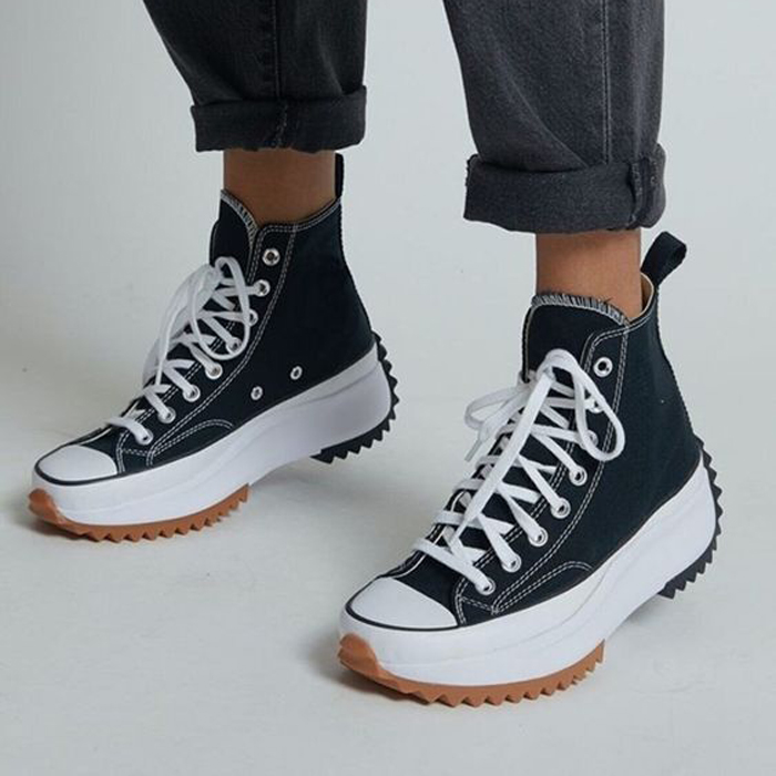 Bắt trend “hack dáng” chất lừ cùng đôi giày Converse Star Hike