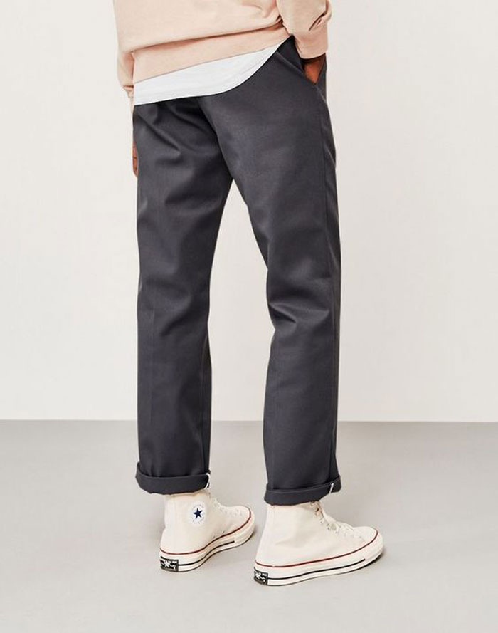 Nâng tầm outfit chỉ với một đôi Converse trắng basic