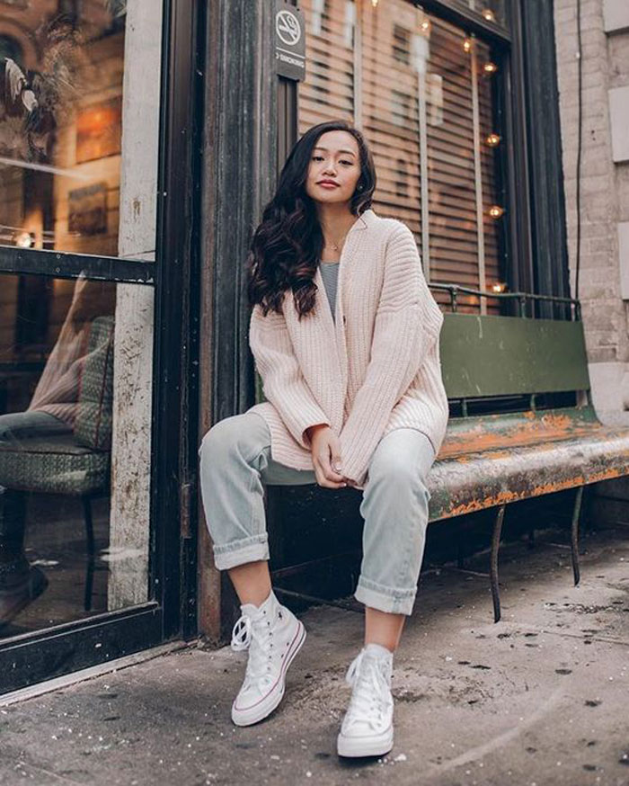 Nâng tầm outfit chỉ với một đôi Converse trắng basic
