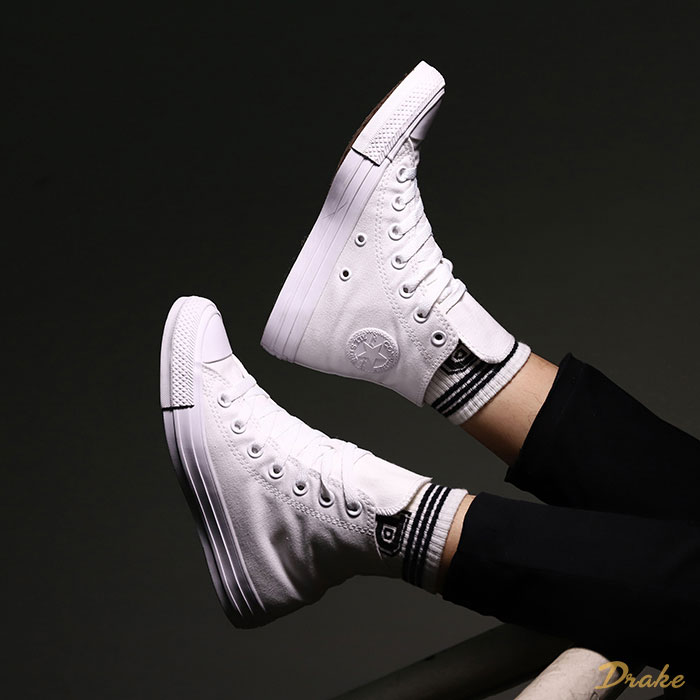 Nâng tầm outfit chỉ với một đôi Converse trắng basic