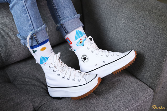 Nâng tầm outfit chỉ với một đôi Converse trắng basic