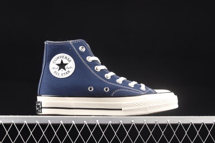 Converse xanh biển - Sắc màu sáng giá cho mọi cuộc vui