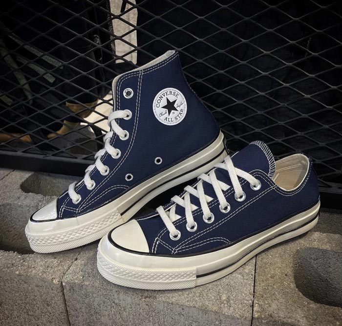 Xua tan nắng mùa hè cùng những đôi giày Converse xanh 