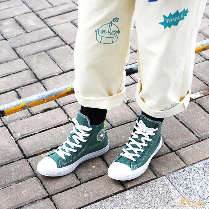 Xua tan nắng mùa hè cùng những đôi giày Converse xanh 