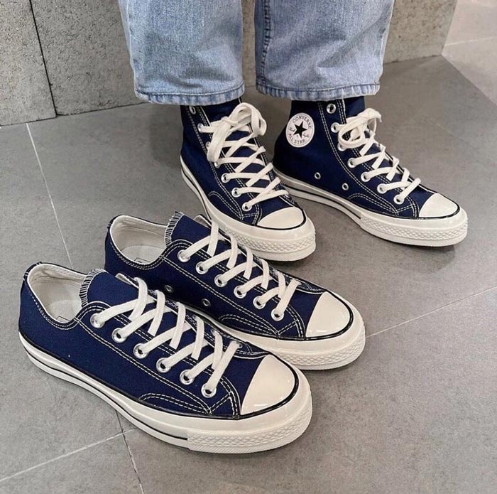 Xua tan nắng mùa hè cùng những đôi giày Converse xanh 