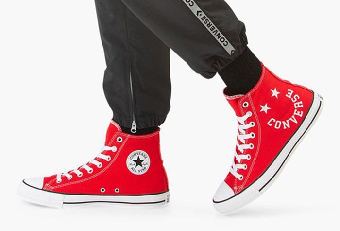 Khám phá năng lượng của các mẫu giày Converse cổ cao màu đỏ