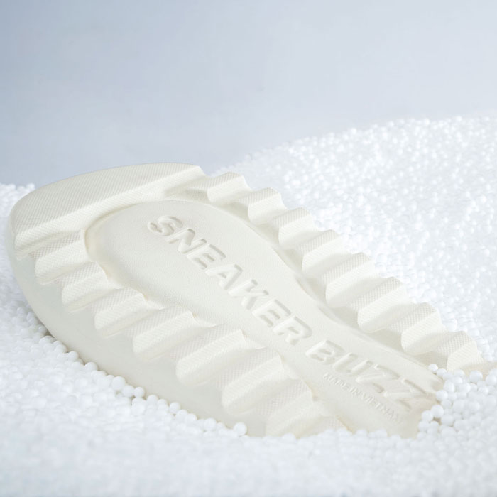 Mùa hè năng động hơn cùng dép Sneaker Buzz Cloud Slide