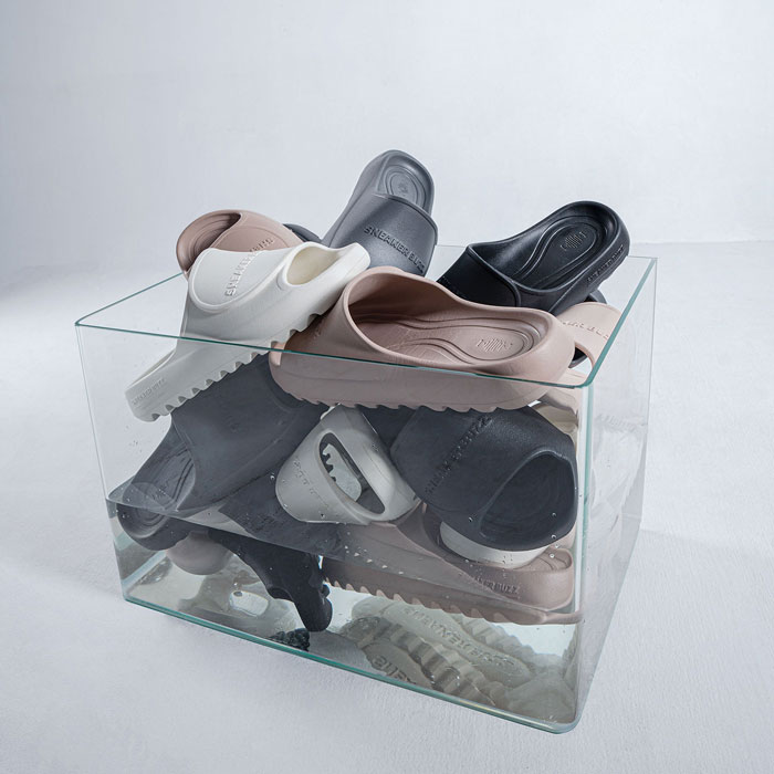 Mùa hè năng động hơn cùng dép Sneaker Buzz Cloud Slide