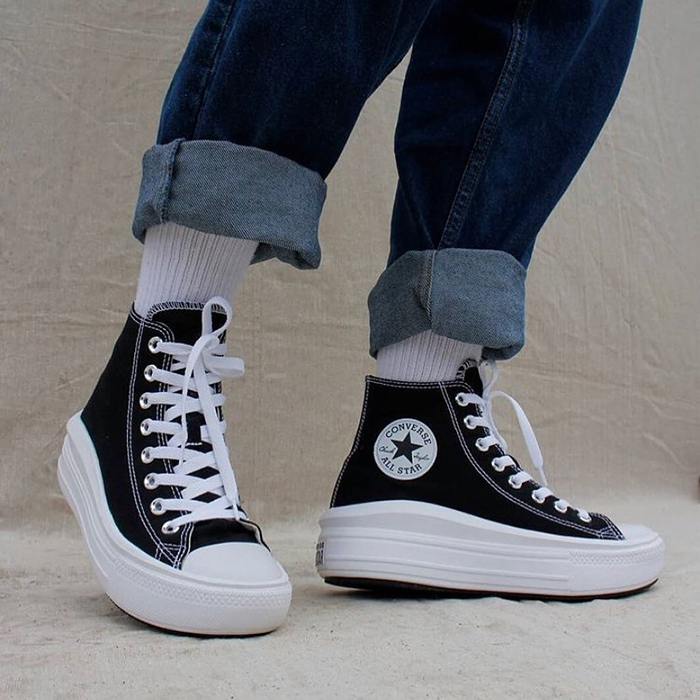 Các cô nàng có thể vừa cá tính vừa dịu dàng với những dòng giày nữ Converse