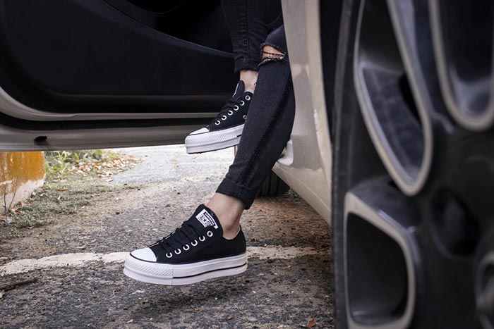 Những mẫu giày Converse tăng chiều cao nữ nổi bật cho mùa hè này