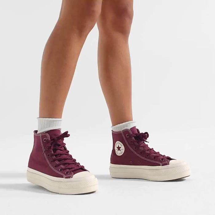 Những bước chân đầy năng lượng với giày Converse độn