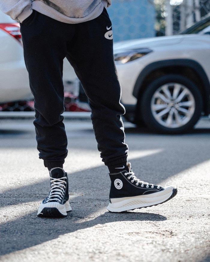 Những bước chân đầy năng lượng với giày Converse độn