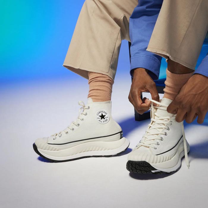 Những bước chân đầy năng lượng với giày Converse độn