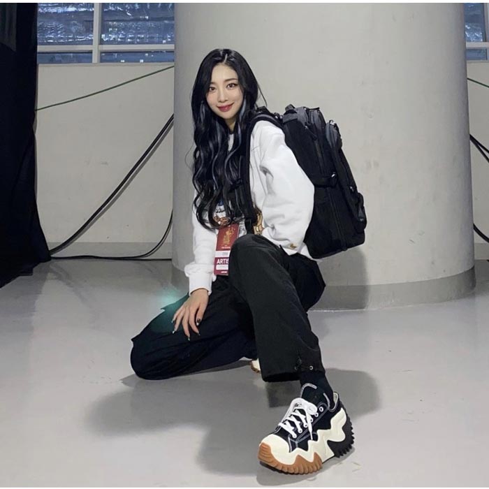 Những bước chân đầy năng lượng với giày Converse độn