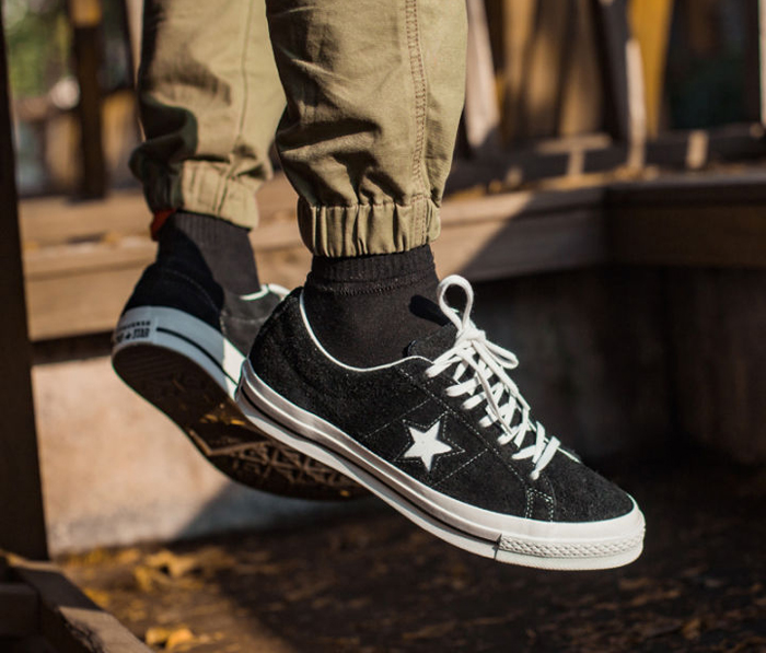 Theo đuổi phong cách đơn giản đừng vội bỏ qua giày Converse basic