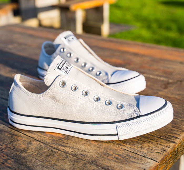 Nhìn lại những thiết kế giày Converse da thấp cổ với chất liệu hợp thời
