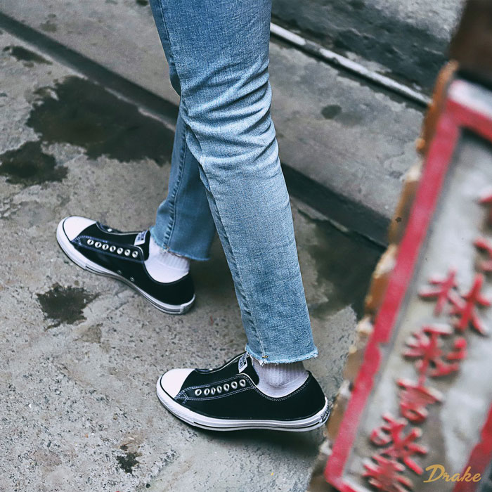 Nhìn lại những thiết kế giày Converse da thấp cổ với chất liệu hợp thời