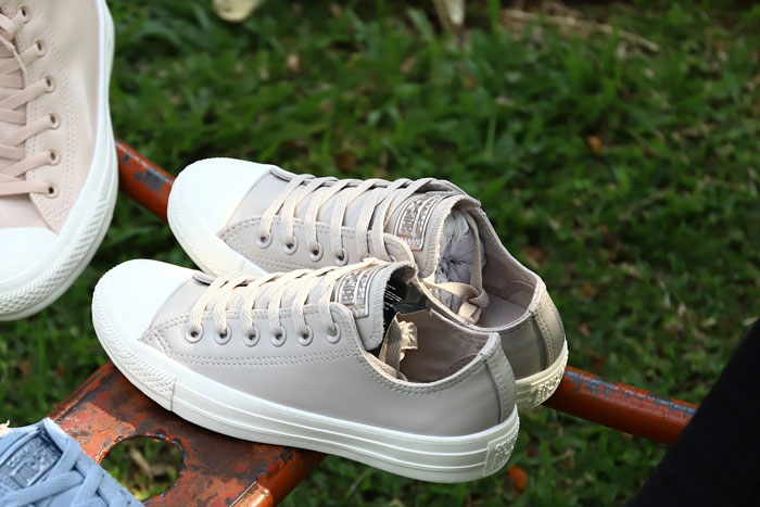Nhìn lại những thiết kế giày Converse da thấp cổ với chất liệu hợp thời