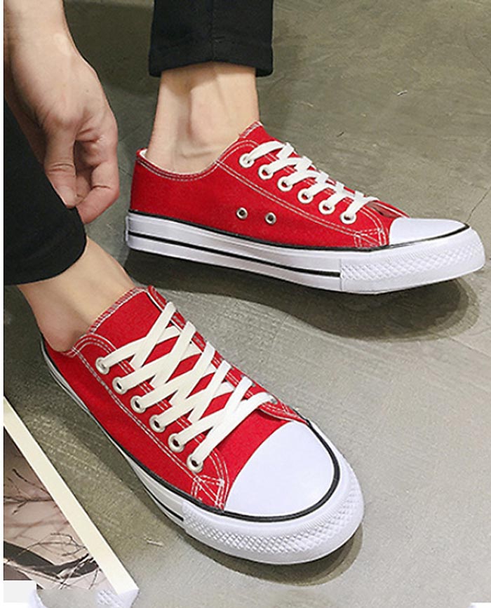 Giày Converse màu đỏ và xu hướng street style mùa hè