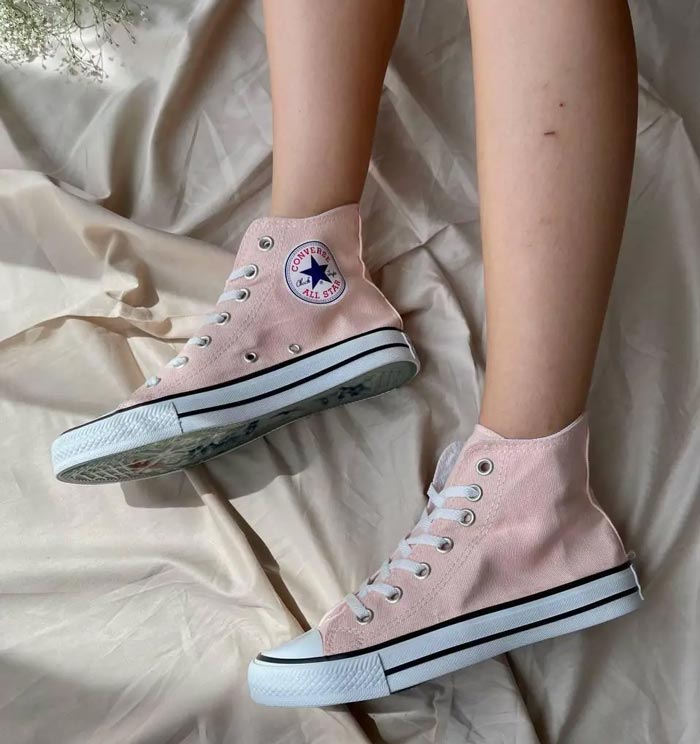 Mang đến vẻ đẹp nữ tính với giày Converse màu hồng