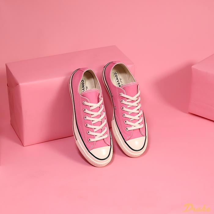 Mang đến vẻ đẹp nữ tính với giày Converse màu hồng