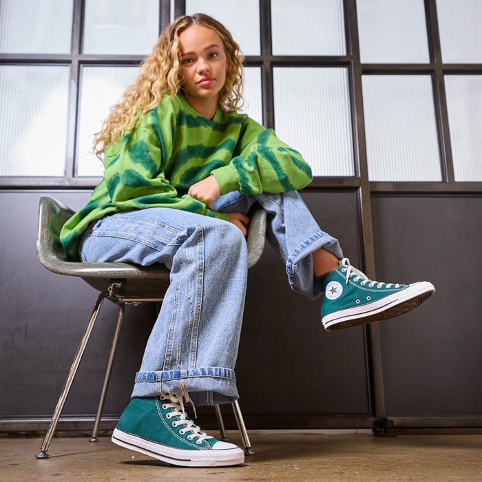 Giày Converse màu xanh - Năng lượng tươi mới cho mỗi bước chân