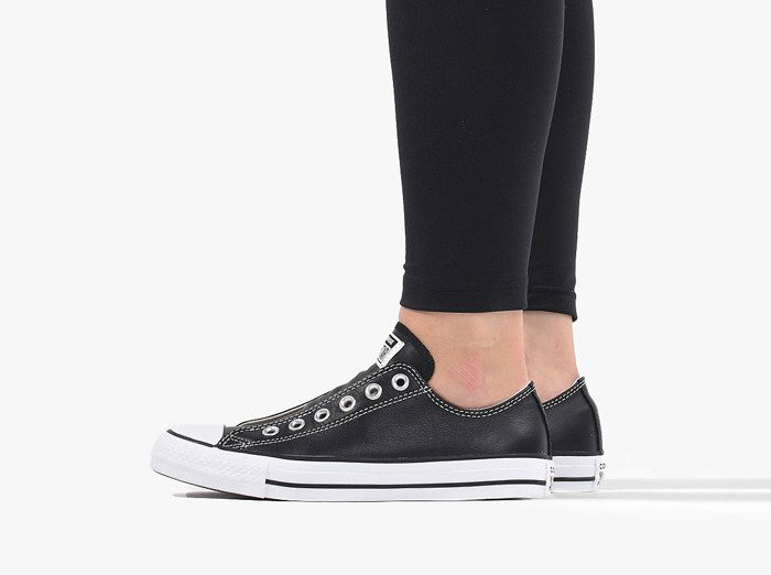 Những đôi giày Converse nữ đen cuốn hút giúp bạn chào đón mùa hè năng động