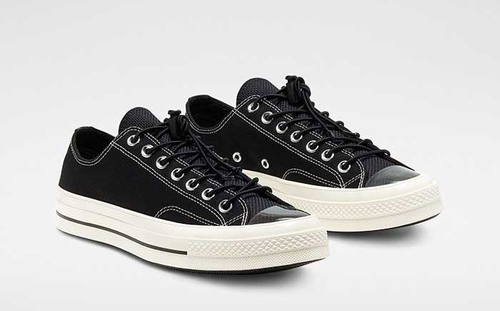 Những đôi giày Converse nữ đen cuốn hút giúp bạn chào đón mùa hè năng động