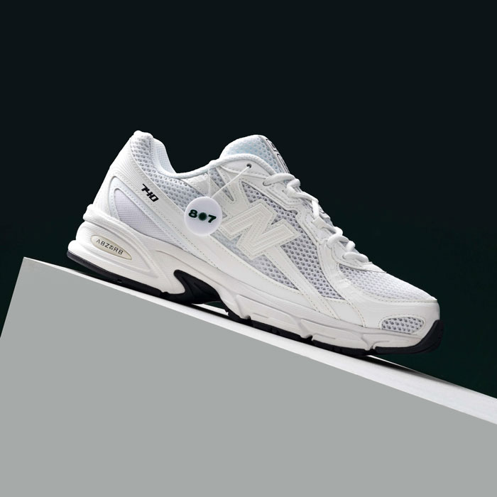 Giày New Balance 740 – Khám phá sức hút của mẫu sneaker mang dấu ấn Y2K
