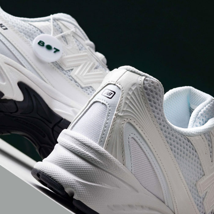 Giày New Balance 740 – Khám phá sức hút của mẫu sneaker mang dấu ấn Y2K