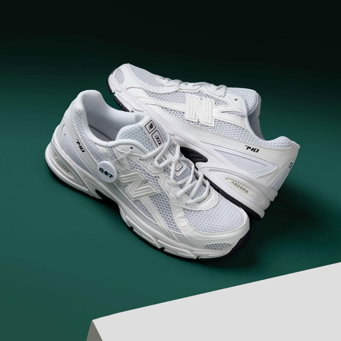 Giày New Balance 740 – Khám phá sức hút của mẫu sneaker mang dấu ấn Y2K