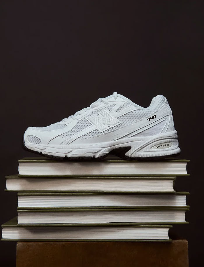 Giày New Balance 740 – Khám phá sức hút của mẫu sneaker mang dấu ấn Y2K