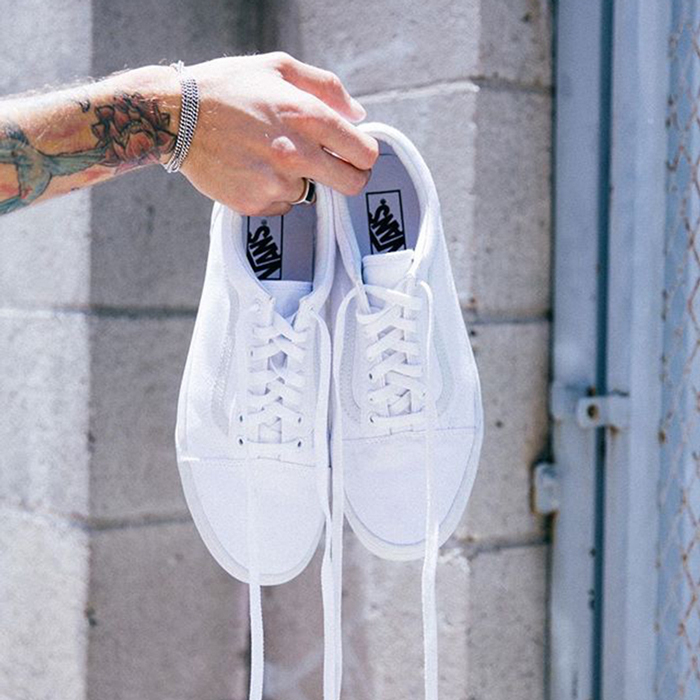 Thêm một đôi giày vans old skool trắng khiến mọi tín đồ đều “fall in love”