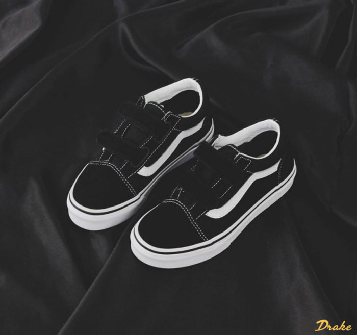Ai cũng phải đổ gục trước style cá tính mix với giày Vans cho bé trai