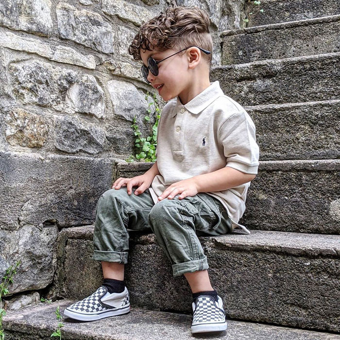Ai cũng phải đổ gục trước style cá tính mix với giày Vans cho bé trai
