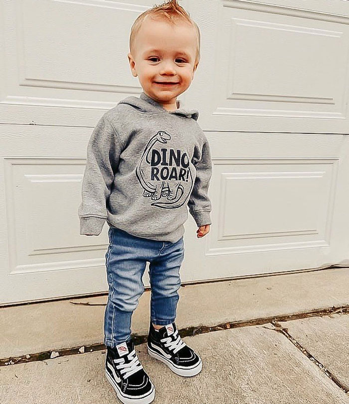Ai cũng phải đổ gục trước style cá tính mix với giày Vans cho bé trai
