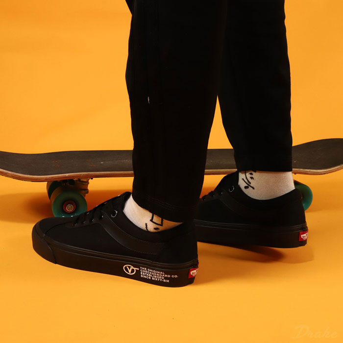 Thêm chút cá tính và mạnh mẽ cùng các mẫu giày Vans full black 