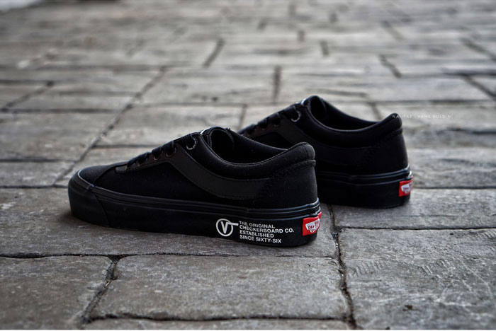 Thêm chút cá tính và mạnh mẽ cùng các mẫu giày Vans full black 