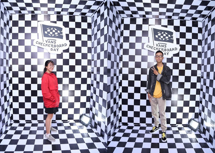Giày Vans họa tiết checkerboard gắn liền với những hoạt động đầy ý nghĩa