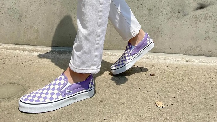 Khắc phục mọi outfit nhàm chán chỉ với một mẫu giày Vans lười caro