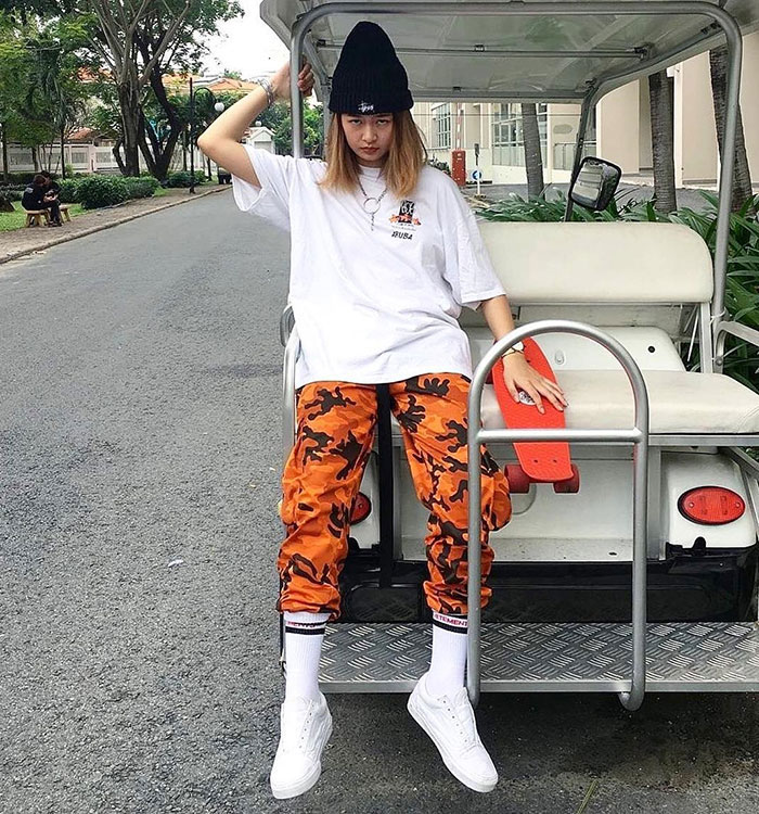 Giày Vans trắng nữ mang nét năng động và tươi vui trên từng outfit 