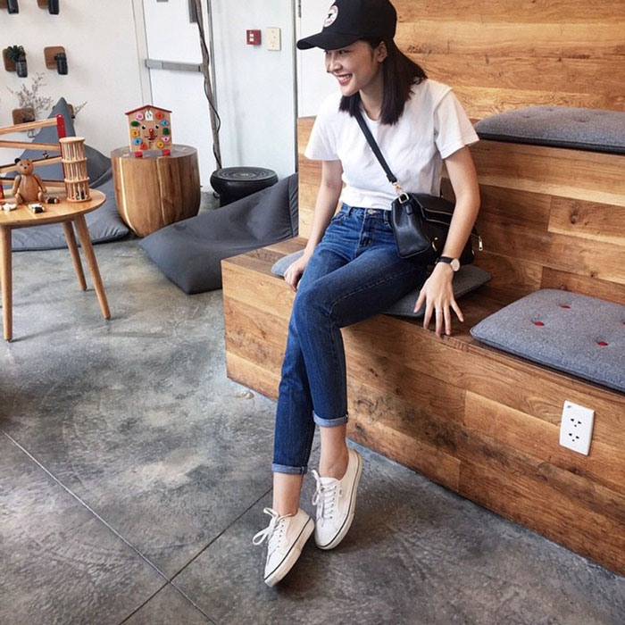 Giày Vans trắng nữ mang nét năng động và tươi vui trên từng outfit 